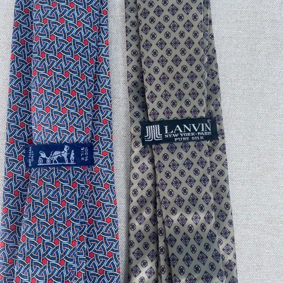 Red and blue Hermes.
Gold and red lavin. - Picture 3 of 4